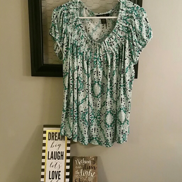 Style & Co. Tops - Style & Co Short sleeve green/black/white top